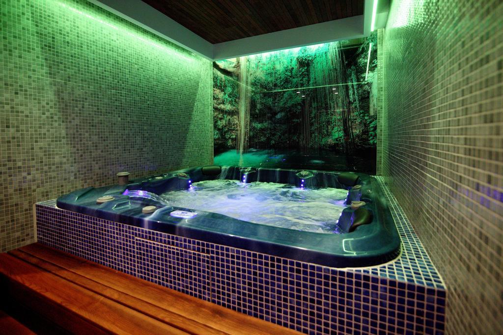 Amadeus Motel Lomza Luaran gambar