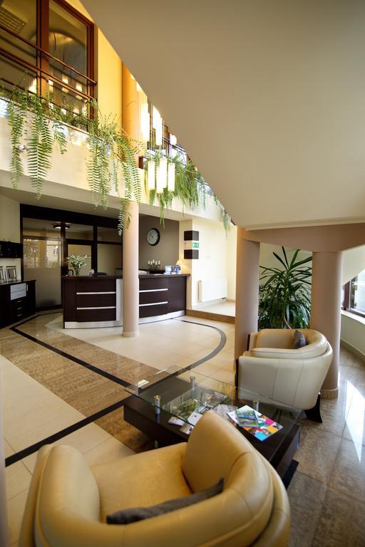 Amadeus Motel Lomza Luaran gambar