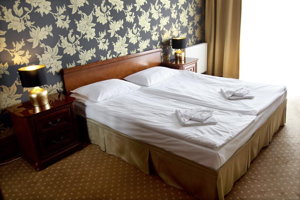 Amadeus Motel Lomza Luaran gambar