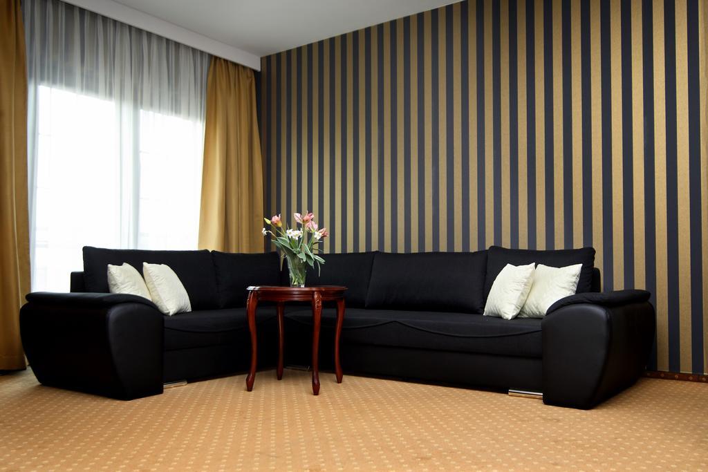 Amadeus Motel Lomza Luaran gambar